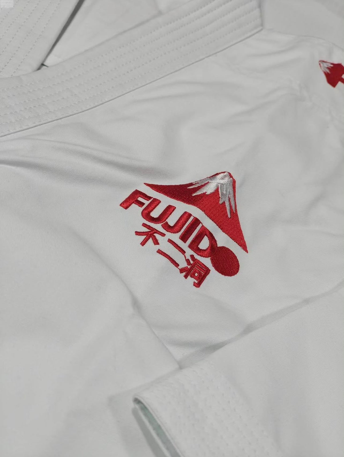 Fujido Kodiwara Kata Gi - close-up of red Mount Fuji embroidery on chest